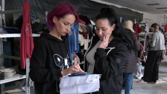 Роздали кілька тонн корму: як у Луцьку допомагають переселенцям з тваринами. ФОТО. ВІДЕО