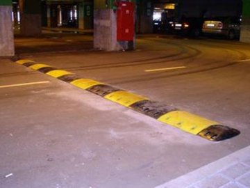 Крик душі: у Луцьку просять встановити обмежувачі руху