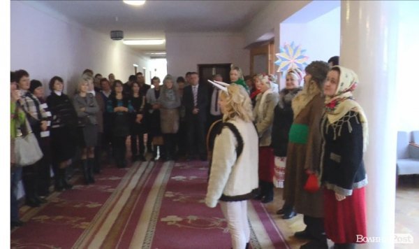 До Нововолинської міської ради завітали перебиранці. ФОТО