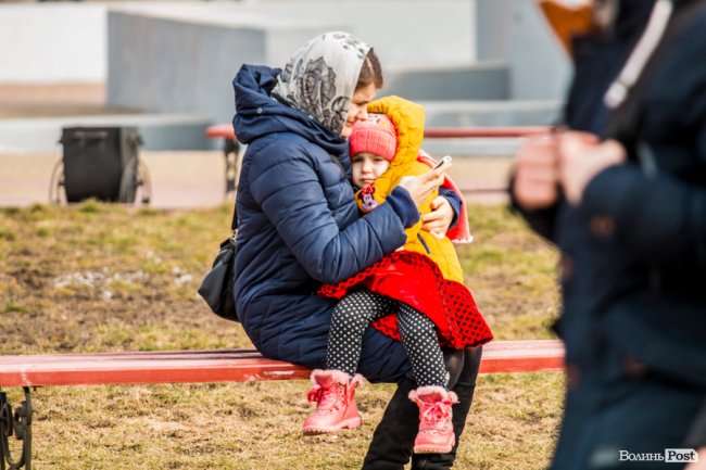 «Силою нашу церкву ніхто не забере»: як у Луцьку прихильники УПЦ (МП) на майдан вийшли. ФОТОРЕПОРТАЖ
