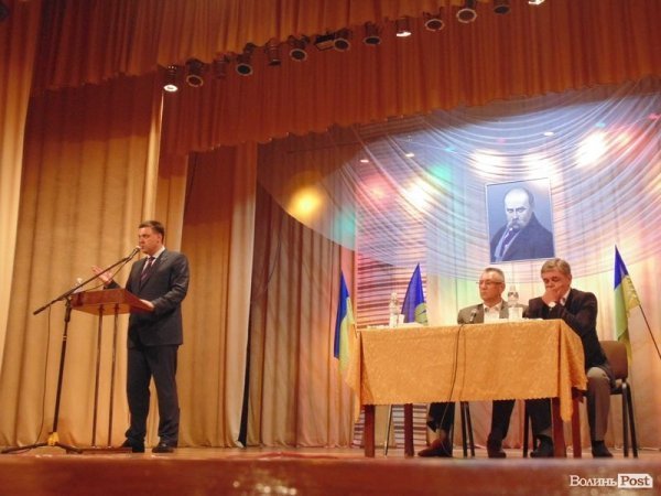 Тягнибок у Луцьку критикував журналістів, які пишуть про солдатів на соломі. ФОТО