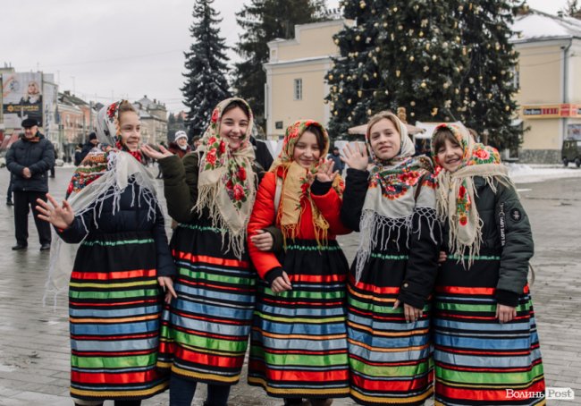 У центрі Луцька – різдвяний фестиваль. ФОТОРЕПОРТАЖ