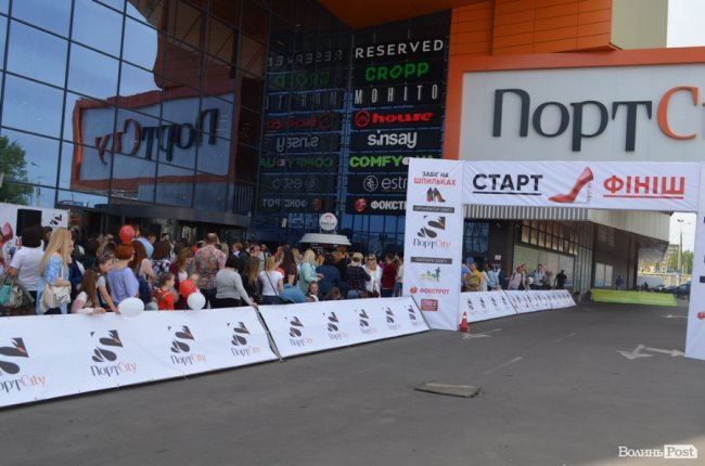 У Луцьку відбувся унікальний для міста «Забіг на шпильках». ФОТО