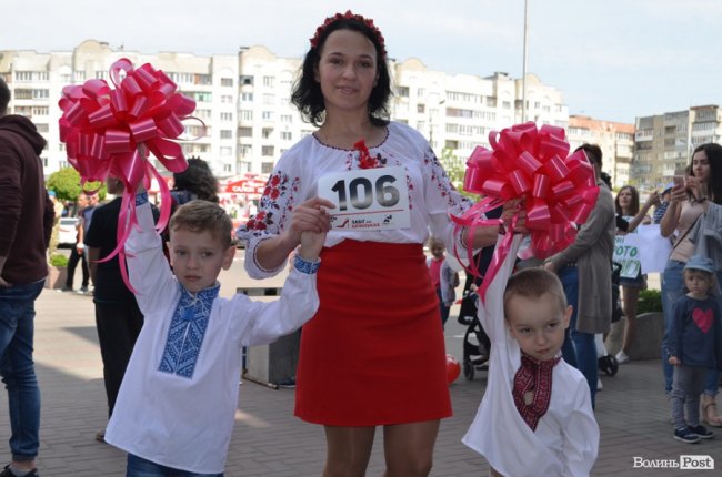 У Луцьку відбувся унікальний для міста «Забіг на шпильках». ФОТО