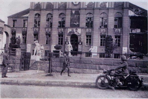 Німецький мотоцикл у Луцьку в часи Другої світової війни
