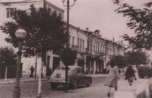 Ретро-автомобілі на історичних світлинах Луцька. ФОТО