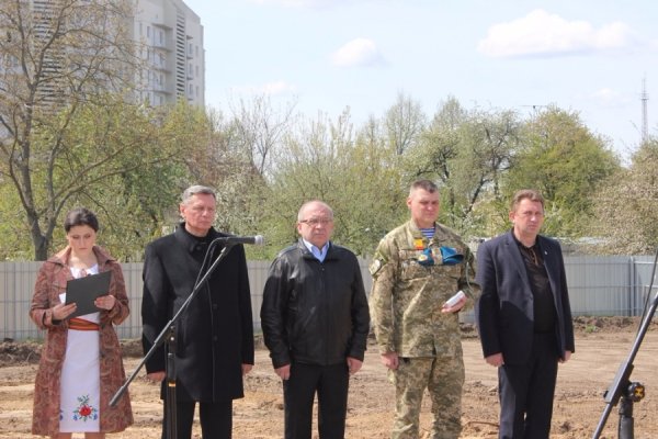 У Луцьку заклали капсулу під будівництво житла для сімей загиблих бійців АТО. ФОТО