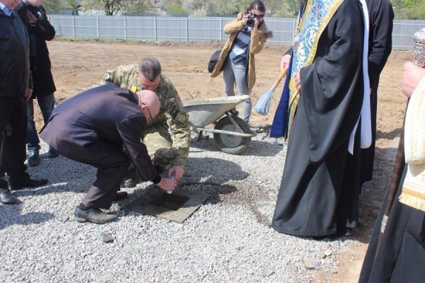 У Луцьку заклали капсулу під будівництво житла для сімей загиблих бійців АТО. ФОТО