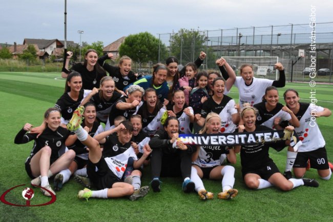 Через війну виїхала за кордон: футболістка з Волині стала чемпіонкою Румунії. ФОТО