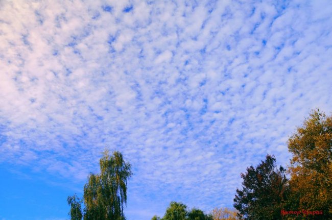 Осіннє небо над Луцьком на світлинах фотографа