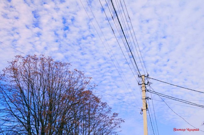 Осіннє небо над Луцьком на світлинах фотографа