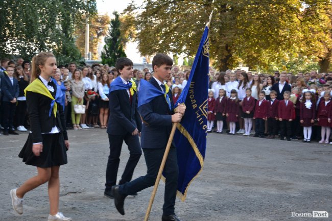 Каша та вишиті рушники: Перший дзвоник у школі №5