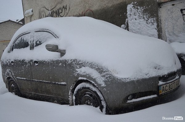 Луцьк замітає снігом. ФОТО