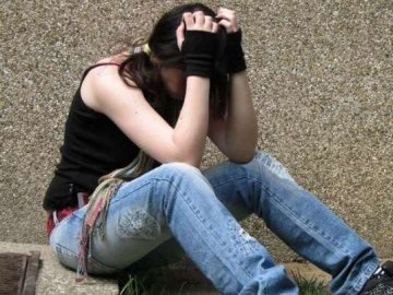 На Волині багатодітна матір посеред вулиці відлупцювала неповнолітню дівчину