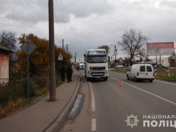 У Ковелі вантажівка збила пенсіонерку: постраждала – у лікарні