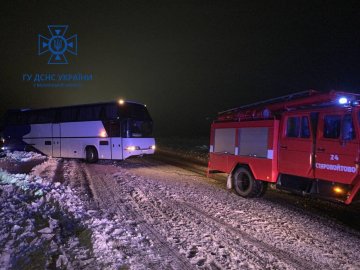 На Волині у заметі застряг автобус з 25-ма пасажирами