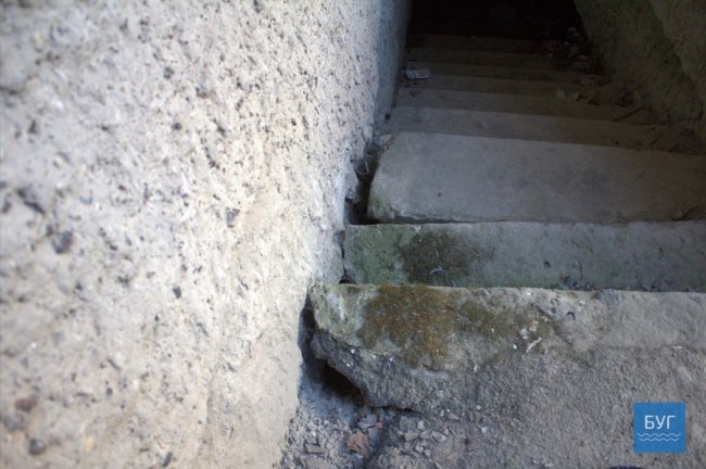 У Нововолинську руйнується підвал будинку: мешканці бояться обвалу. ФОТО