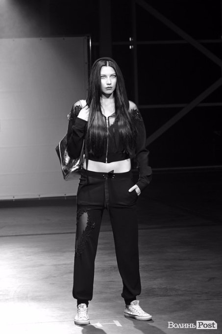 Свято краси і моди: як мийку в Луцьку перетворили на модний подіум