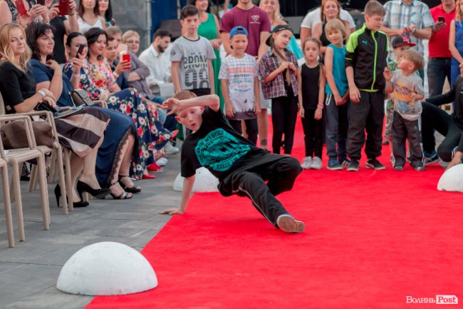 Гурт «СКАЙ», байкери та неймовірні колекції одягу: чим вражав другий день  «Lutsk Fashion Weekend»