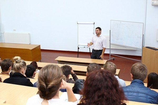 Кандидат у народні депутати Роман Іванюк прочитав лекцію в ЛНТУ. ФОТО*