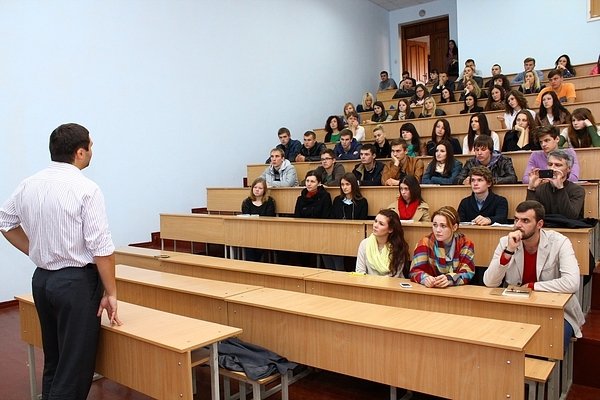 Кандидат у народні депутати Роман Іванюк прочитав лекцію в ЛНТУ. ФОТО*