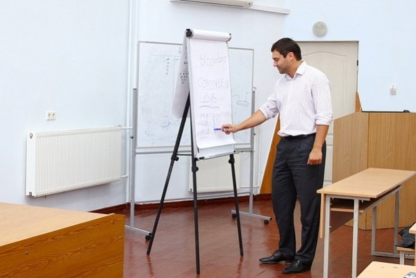 Кандидат у народні депутати Роман Іванюк прочитав лекцію в ЛНТУ. ФОТО*