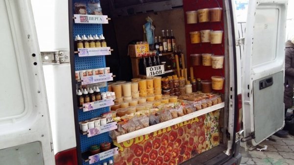 У Луцьку правоохоронці припинили стихійну торгівлю. ФОТО