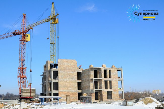 На луцькому ЖК «Супернова» зводять одночасно 5 будинків. ФОТО