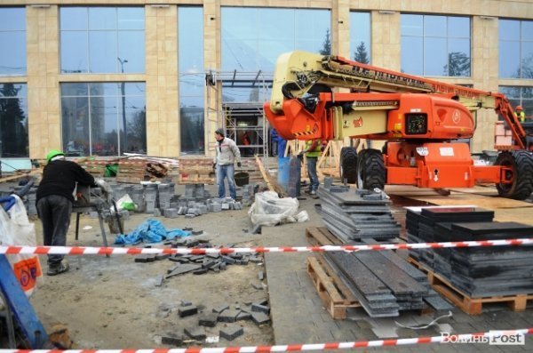 ЦУМ «привідкрили», але відкриють після виборів?