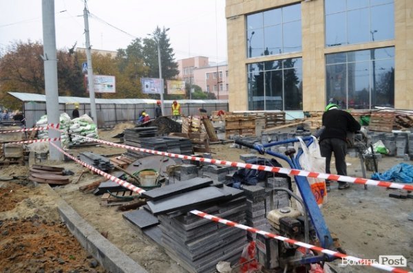 ЦУМ «привідкрили», але відкриють після виборів?