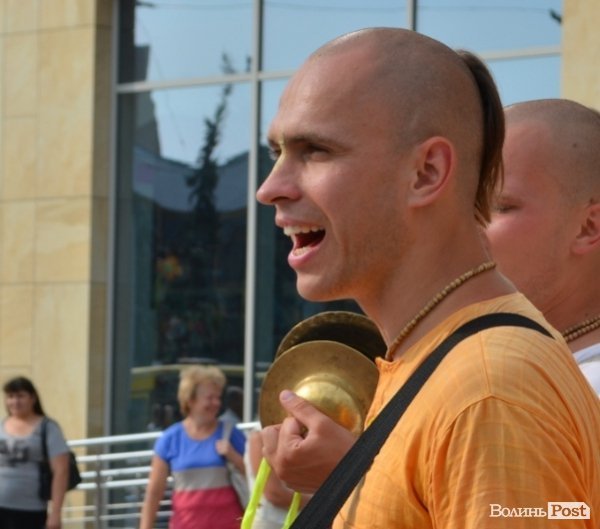 У Луцьку танцювали монахи. ФОТО