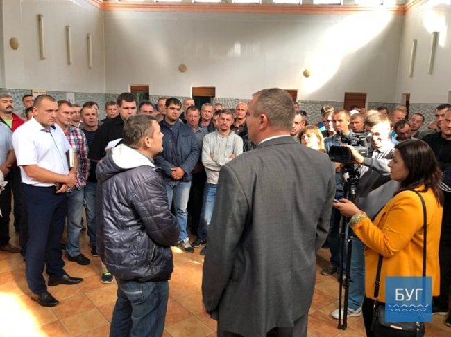 «Люди в чорному» з волинської шахти виявилися охороною гендиректора «Волиньвугілля»