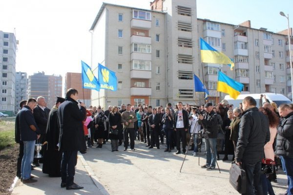 У Луцьку відкрили меморіальну дошку волинському майданівцю. ФОТО