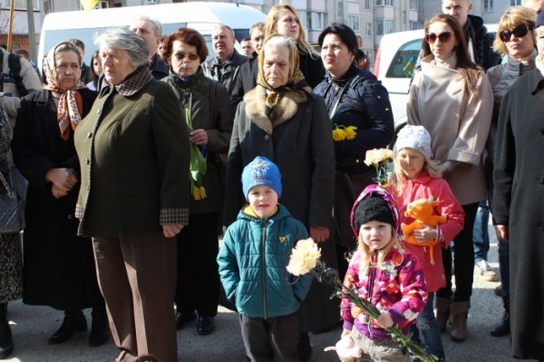 У Луцьку відкрили меморіальну дошку волинському майданівцю. ФОТО