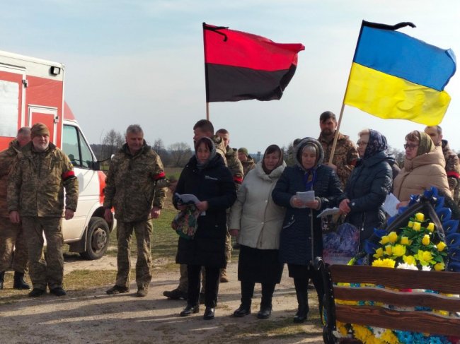 Пів року вважався зниклим безвісти: на Волині поховали Героя Олега Верешка
