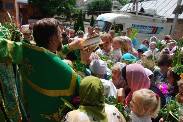 Як у луцькому храмі святкували Трійцю. ФОТО