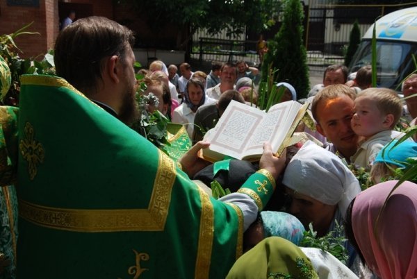 Як у луцькому храмі святкували Трійцю. ФОТО