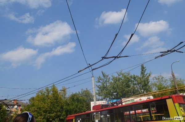 У Луцьку обірвалась тролейбусна контактна мережа. ФОТО
