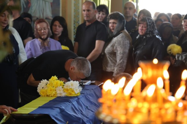 У Луцькій громаді попрощалися з Героєм Віктором Кицуном