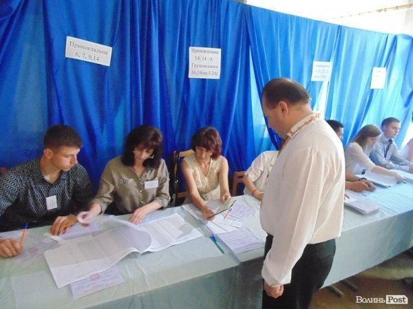 Луцьк голосує. ФОТО