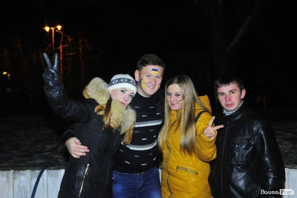 Як у Луцьку музиканти розважали люд на Євромайдані. ФОТО. ВІДЕО