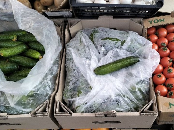 Скільки коштують огірки та помідори на ринках Луцька. ВІДЕО