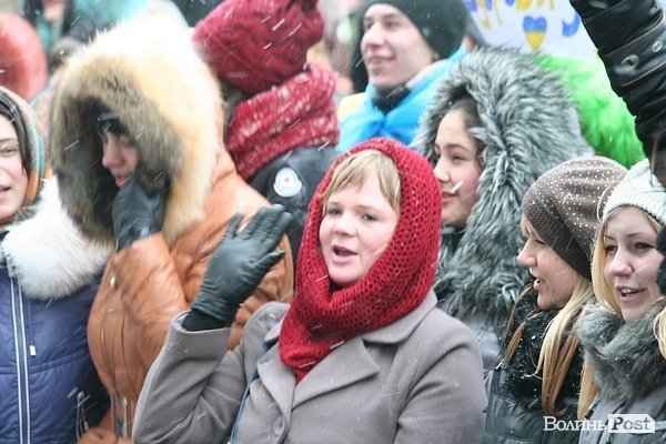 Студенти СНУ мітингували під головним корпусом. ФОТО