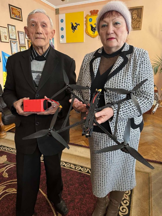 На Волині представники ліцею та артисти-аматори зібрали гроші і купили кавадрокоптери і EcoFlow воїнів. ФОТО