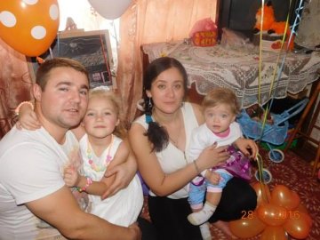 Маленька волинянка, в яку стріляла сестра, потребує допомоги