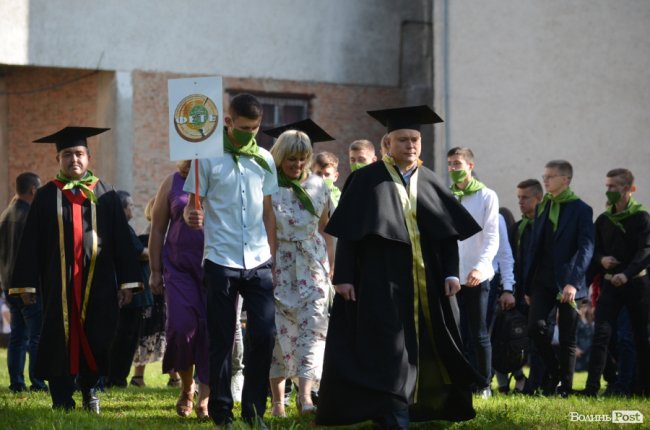  Як у луцькому «політесі» вітали першокурсників. ФОТОРЕПОРТАЖ