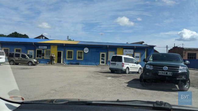 У місті на Волині правоохоронці «накрили» точки продажу контрафактного алкоголю та цигарок – ЗМІ