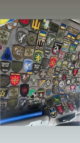 На Волині водій рейсового автобуса зібрав колекцію шевронів