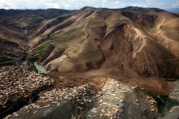 Фото катастрофічного зсуву в Афганістані
