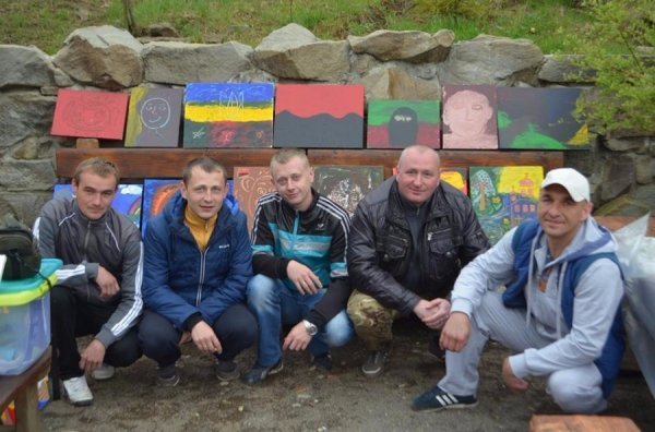 Виставка картин воїнів АТО у Брюсселі. ФОТО